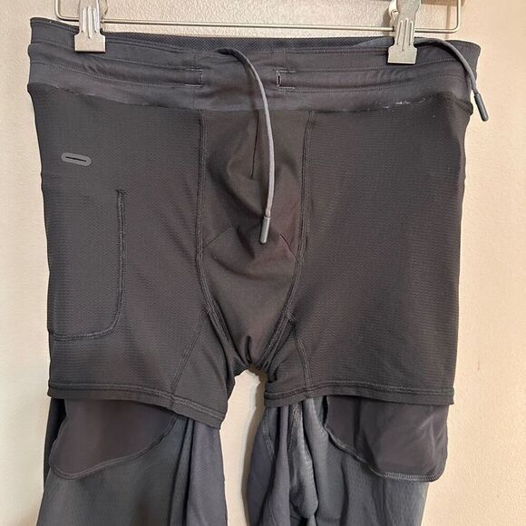 Lululemon T.H.E. Short 9" *Pique Mesh size medium - Picture 7 of 8